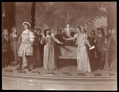 Una scena di una produzione amatoriale di una commedia non identificata presentata al Barnard College, New York (stampa al gelatino d